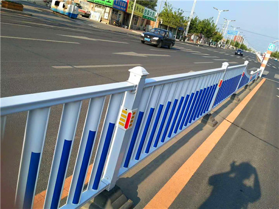 道路護欄（lán）